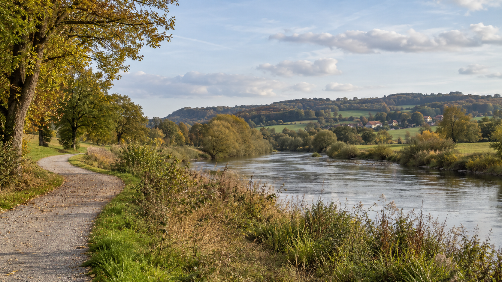 KI-generiertes Landschaftsmotiv, inspiriert vom Ruhrtal im Kreis Unna: Fluss, Uferweg und herbstliche Hügel.
